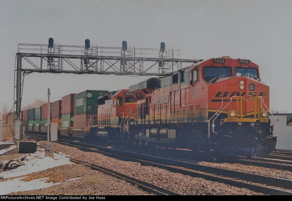 BNSF 7628 West